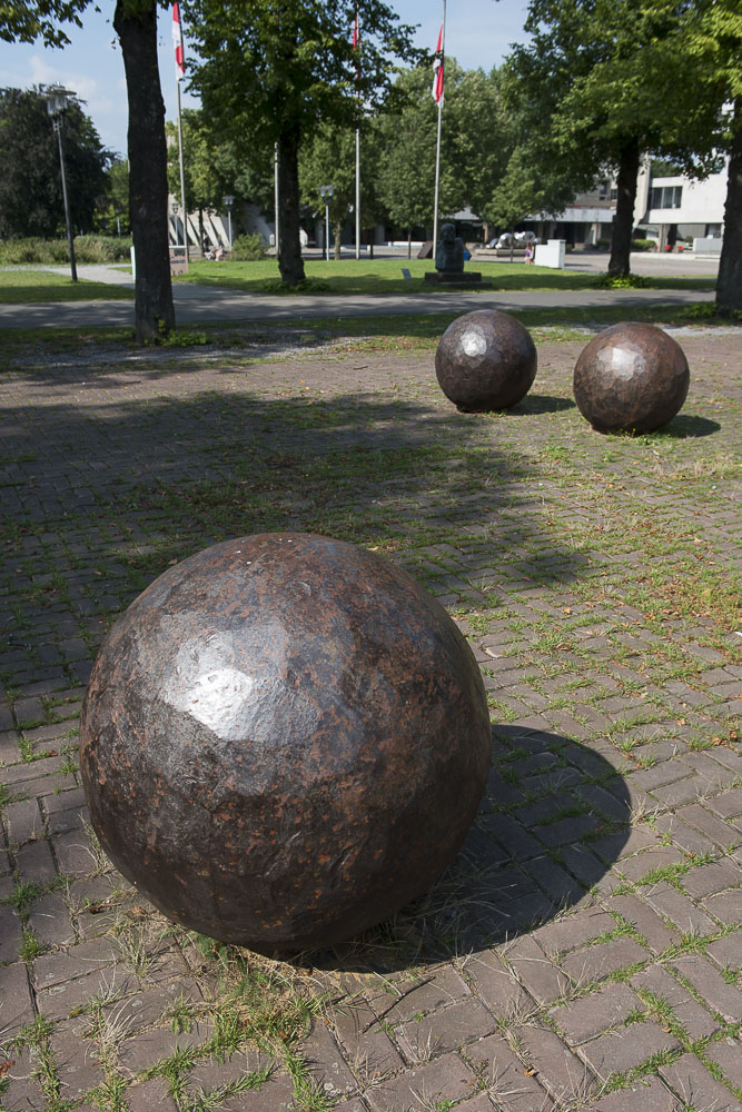 3 Kugeln / 3 Balls